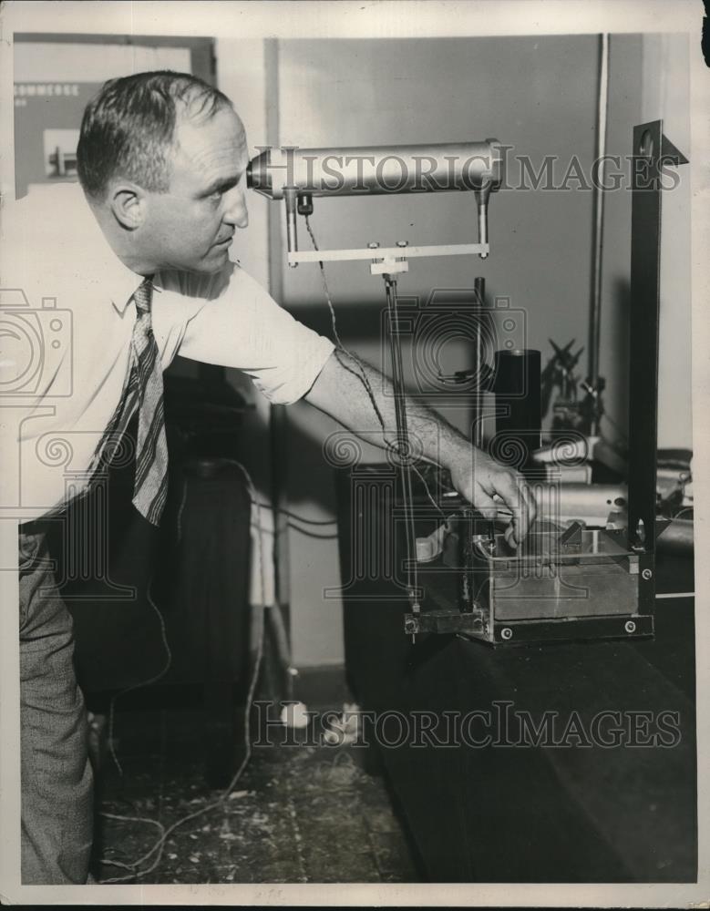 1931 Press Photo L. B. Tuckerman of U. S. Bureau of Standards - Historic Images