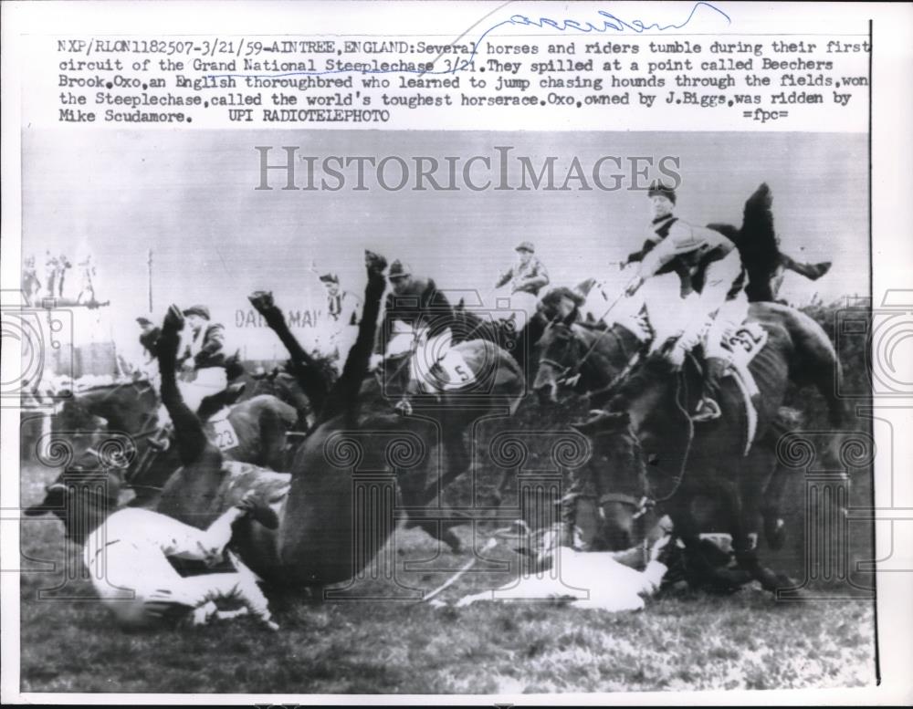 1959 Press Photo pile up at Grand National Steeplechase in Aintree, England - Historic Images