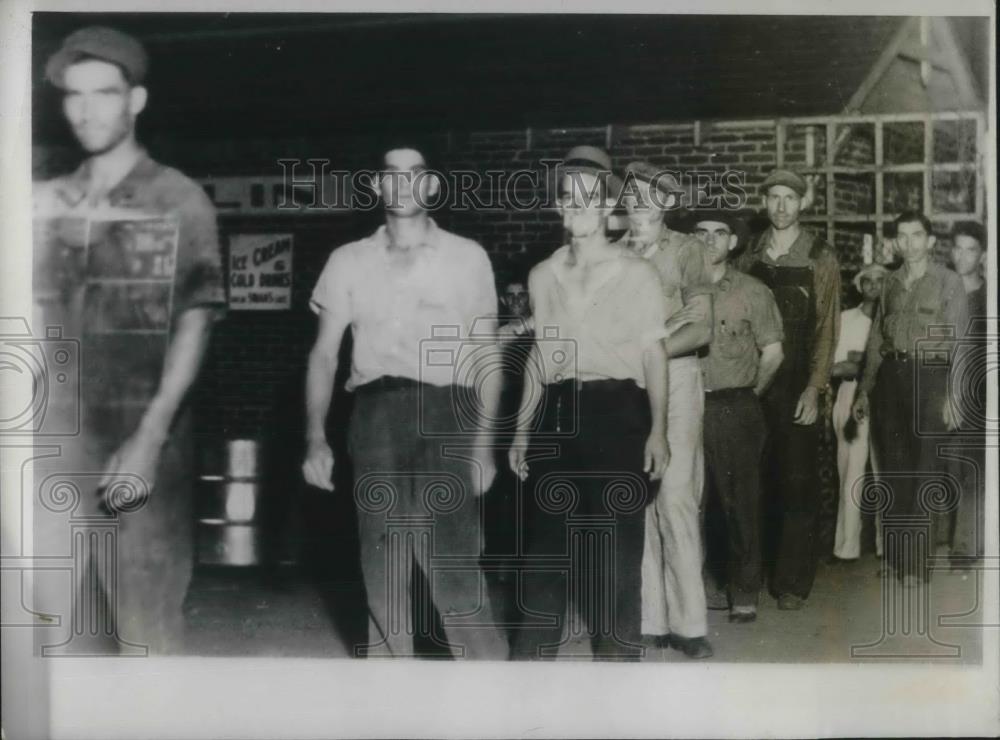 1934 Press Photo Aluminum workers leaving plant in Alcca Tenn. on strike - Historic Images