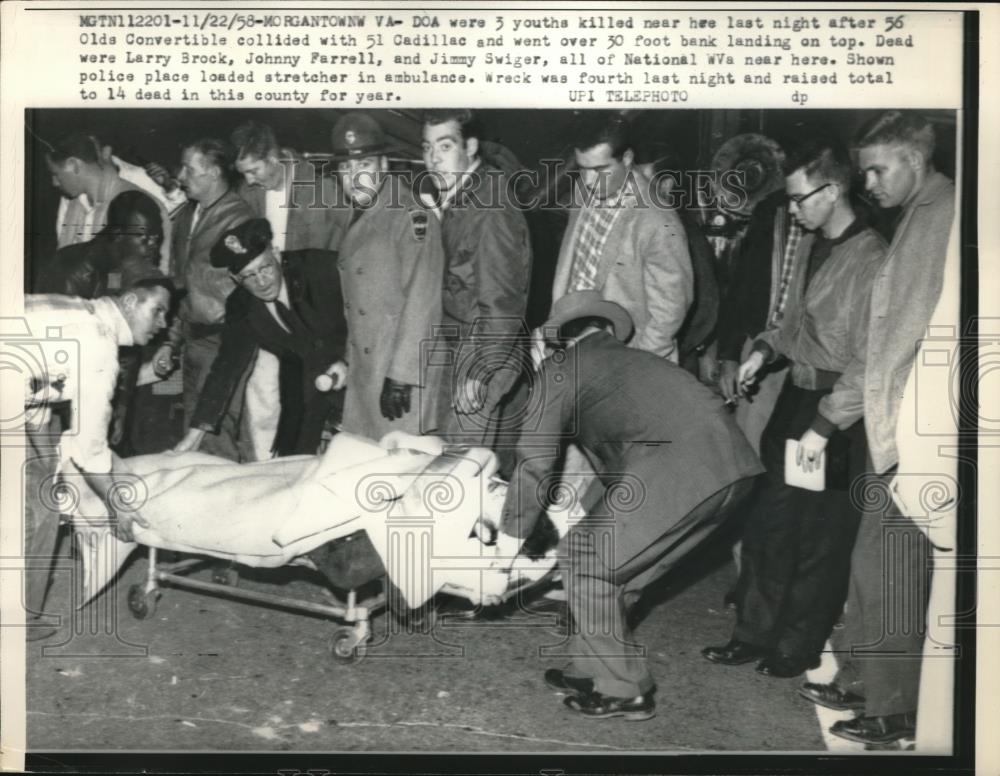 1958 Press Photo Police With Stretcher for Two-Car Wreck in Morgantown, WA - Historic Images