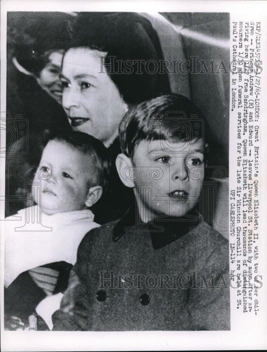 1965 Press Photo Queen Elizabeth II & Children Prince Andrew & Edward in London - Historic Images