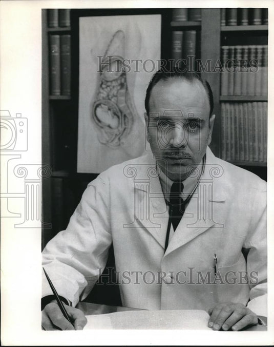 1971 Press Photo St Louis, Mo Dr. M.H. Backer Jr dad of 13 children - Historic Images