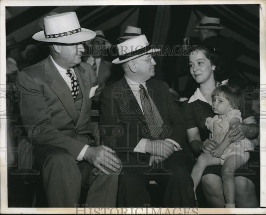 1943 Press Photo Interior Sec H Ickes,WA Jones of War pipe Lines, Mrs McMurren - Historic Images