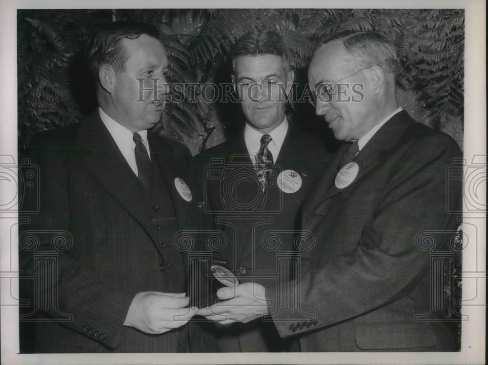1944 Press Photo Society Of Plastics Industry Honors Dr Stuart Douglas - Historic Images
