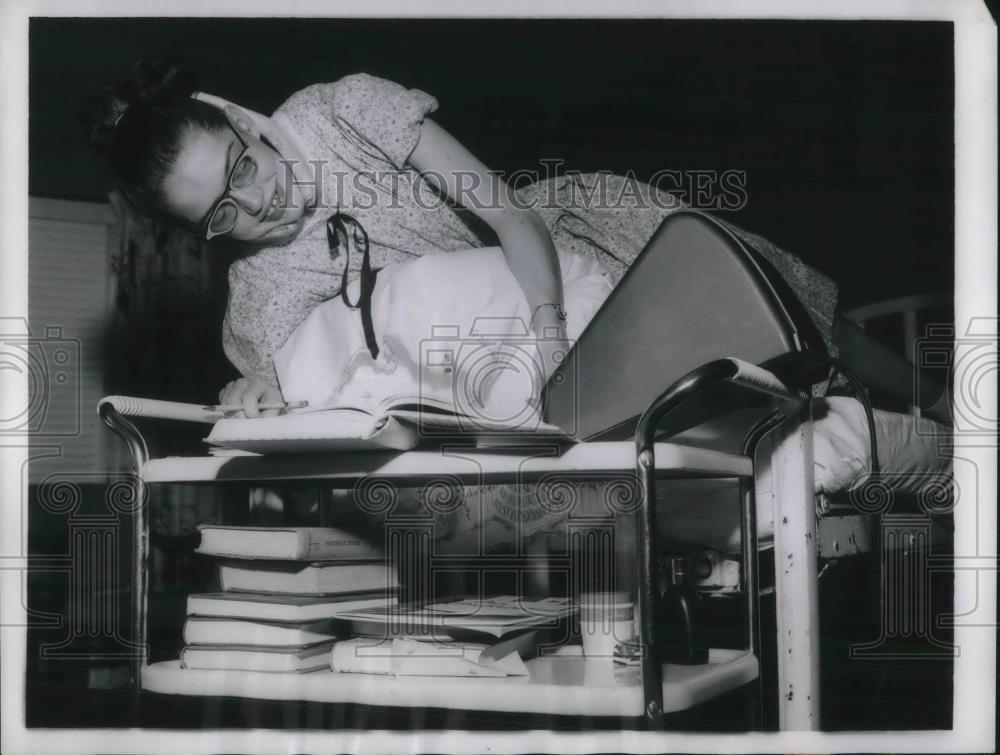 1956 Press Photo Independence, Mo Schelby Leakey at HS while in hospital - Historic Images