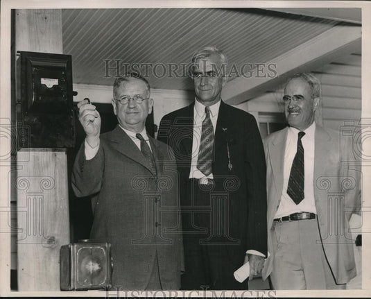 1936 Press Photo Secretary OF The Interior Harold Ickes Flips Switch - Historic Images
