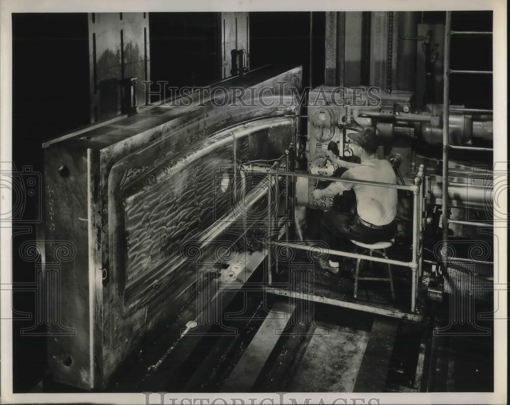 1956 Press Photo Worker at Aluminum Co. of America worlds largest forging plant - Historic Images