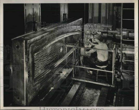 1956 Press Photo Worker at Aluminum Co. of America worlds largest forging plant - Historic Images