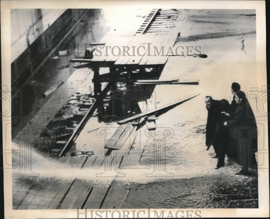 1949 Press Photo Halifax, Duncan MacLeod & Canadian Seamen's Union members - Historic Images