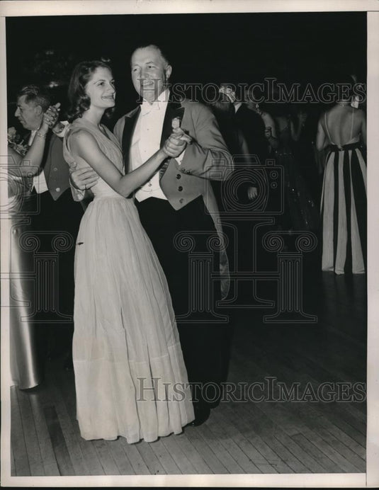 1939 Press Photo Amory Haskell President of National Horse Show Ball & Theresa - Historic Images