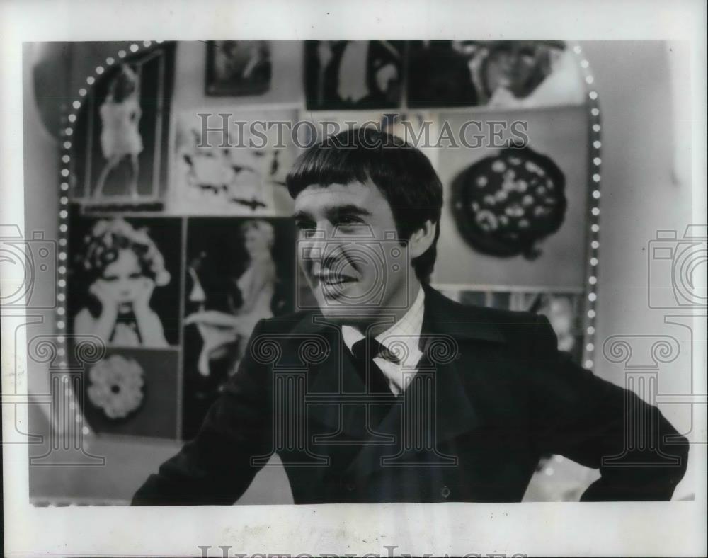 1959 Press Photo U.S. TV host, producer Dennis Wholey - Historic Images