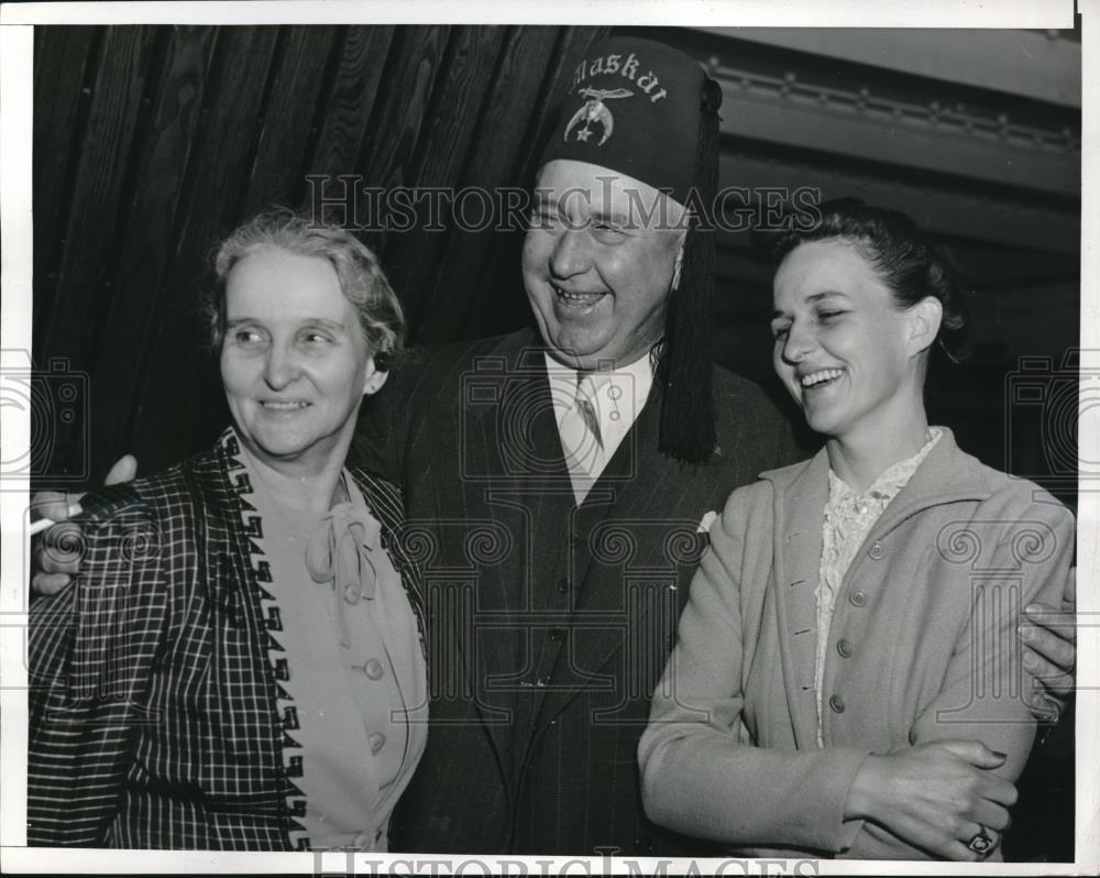 1940 Press Photo Mrs. Wlater D Cline, Walter D. Cline and daughter Dorothy - Historic Images