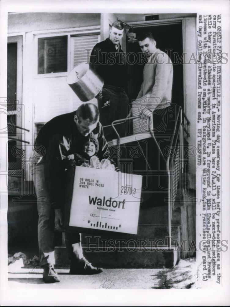 1963 Press Photo Mike Shoals &amp; Gary Collins of Browns, Walter Rock of 49&#39;ers - Historic Images