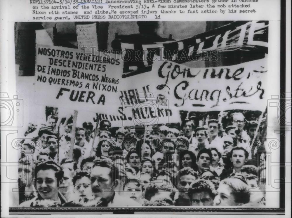 1958 Press Photo Banner Waving Anti Nixon Demonstrators Caracas Venezuela - Historic Images