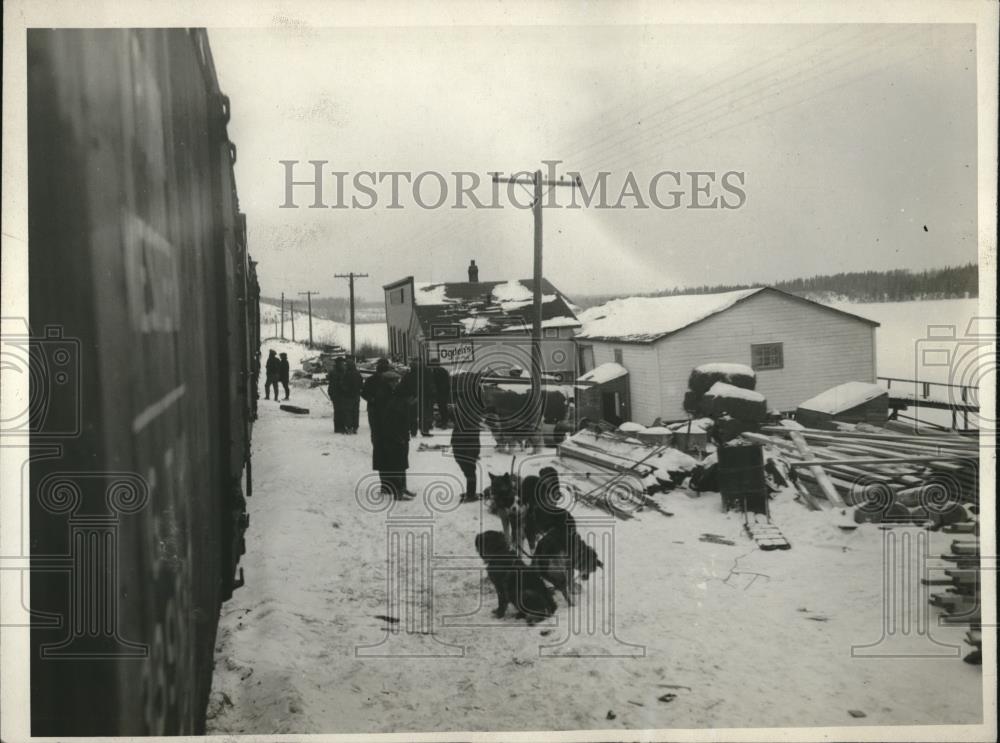 1926 Press Photo Laborers of Large Mining Company Working in Husdon Canada - Historic Images