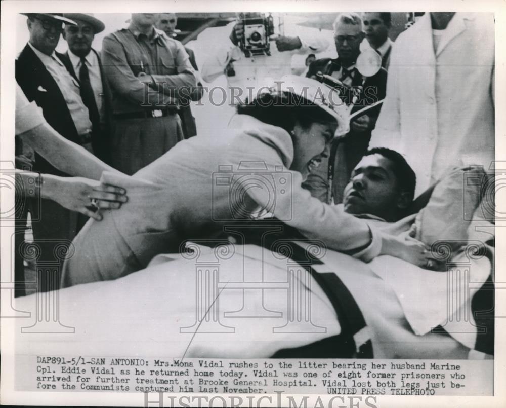 1953 Press Photo San Antonio, Tex Mrs Mona Vidal &amp; husband ex POW Cpl Ed Vidal - Historic Images