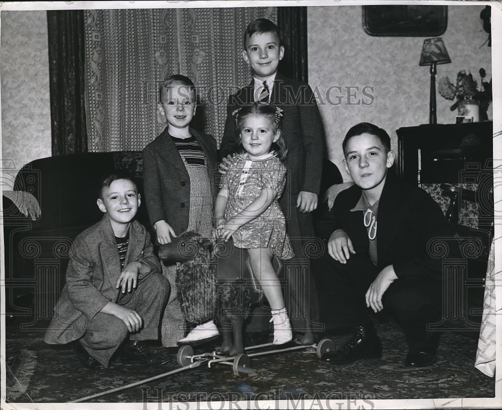 1940 Press Photo Mr. and Ms. floywd Walters, Mrs. Smith, Audrey, Virgil, Marvin, - Historic Images