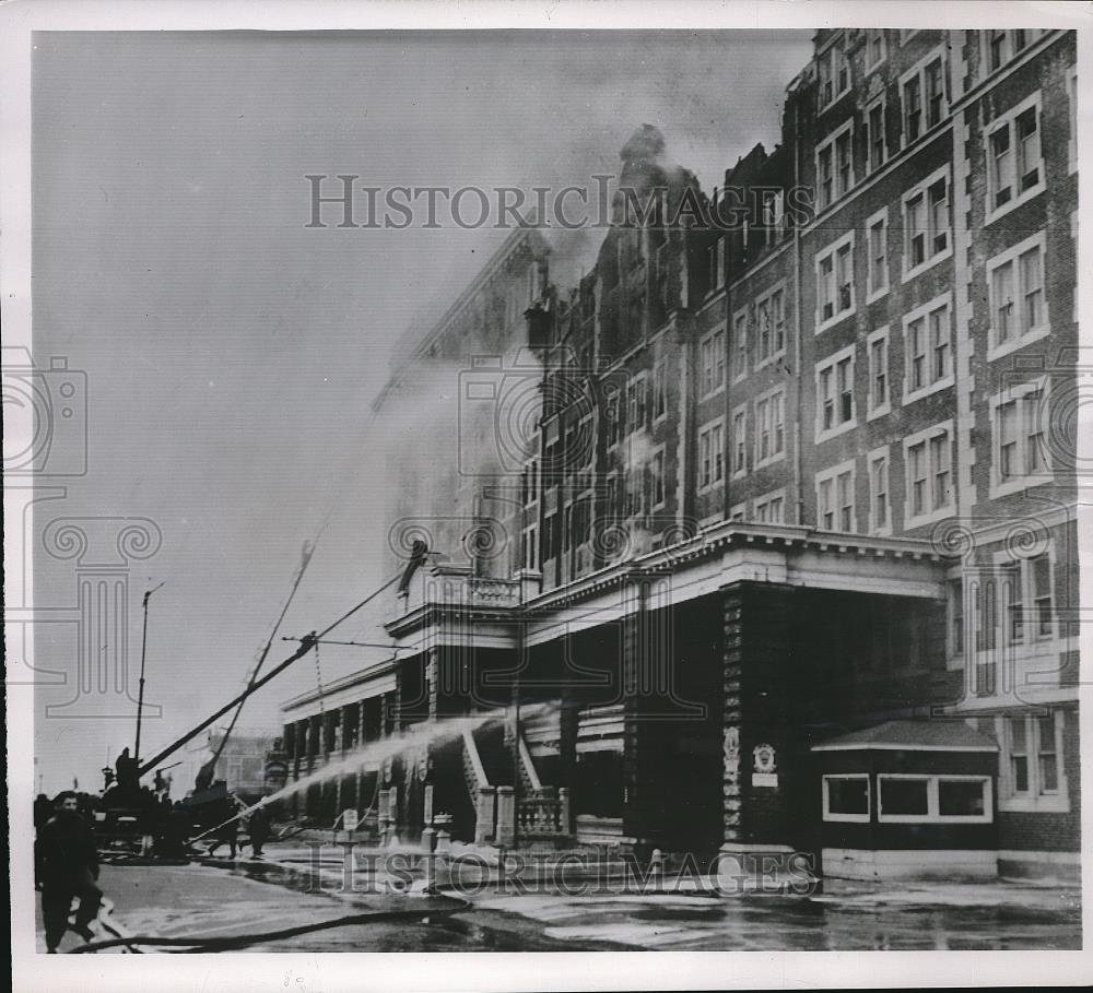 1953 Press Photo Firemen fight wind-swept blaze at Strand Hotel - neb80821 - Historic Images