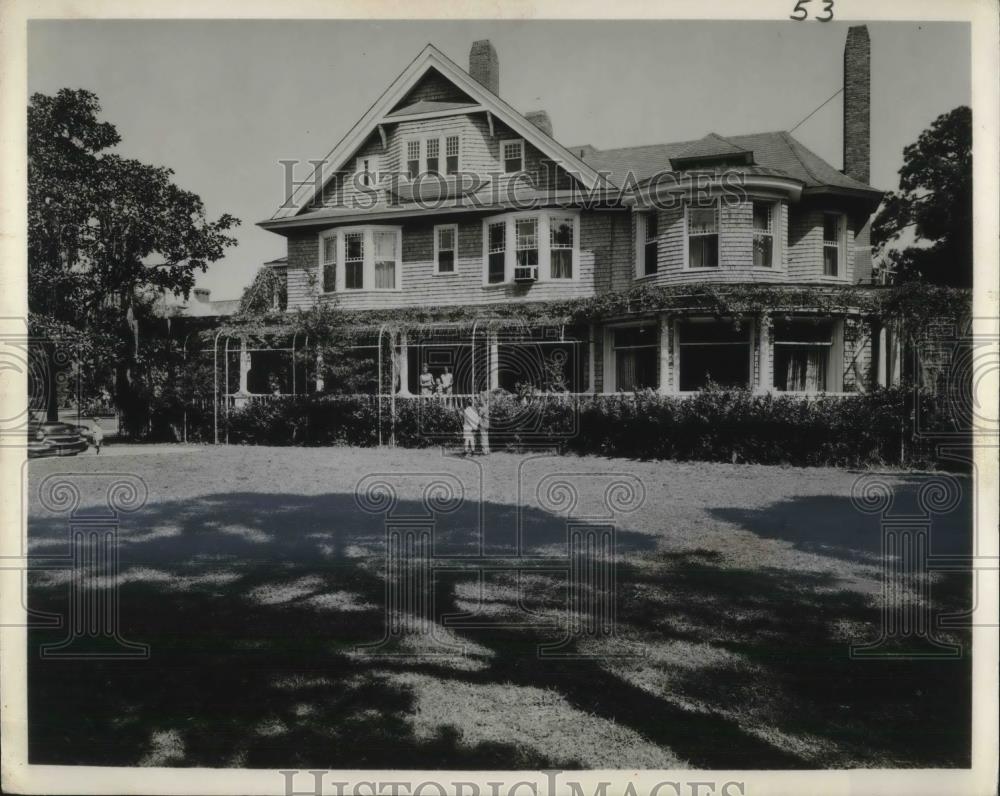 1964 Press Photo Scene from outside the Rockefeller cottage - neb83693 - Historic Images