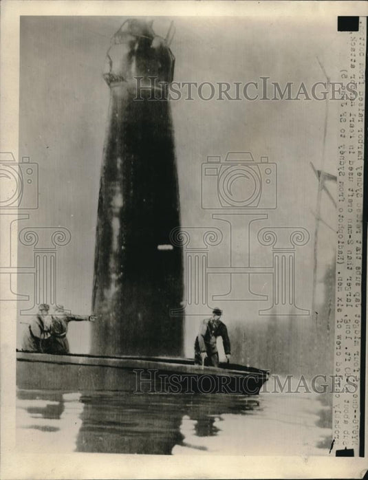1942 Press Photo Crew of Japanese Men in Boat - Historic Images