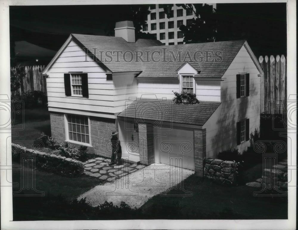 1945 Press Photo Model of Average Family Dwelling 3 Bedrooms Cost of Home $12000 - Historic Images