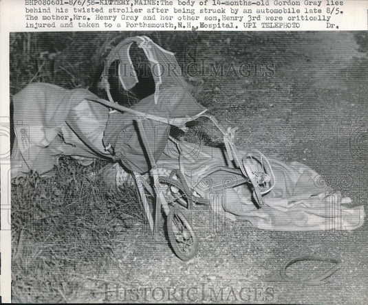 1958 Press Photo The body of 14-months-old Gordon Gray lies behind stroller - Historic Images