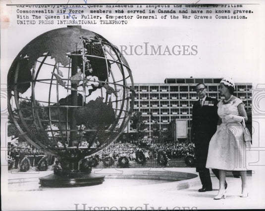 1959 Press Photo Queen Elizabeth II at the memorial to commonwealth Air Force - Historic Images