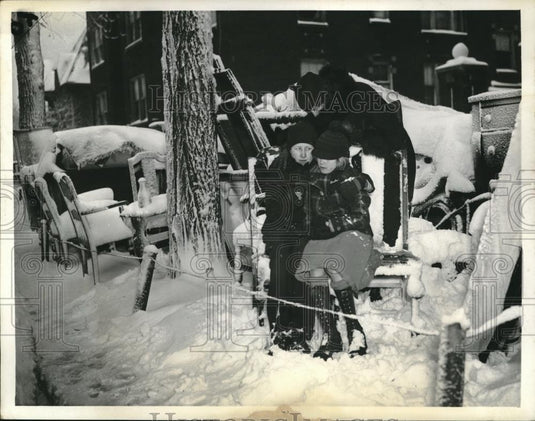 1938 Press Photo Chicago, Ill Mrs A Anderson & children in deep snows - Historic Images