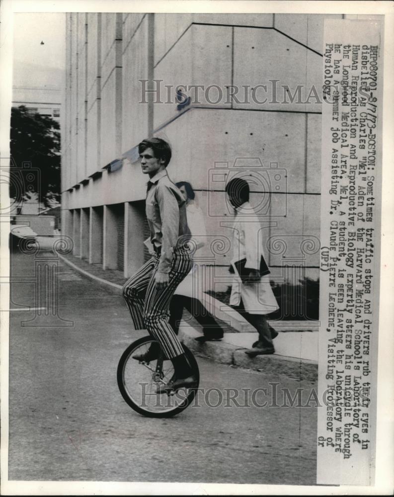 1973 Press Photo Charles Mel Aden of Harvard Medical Schools Laboratory Reproduc - Historic Images