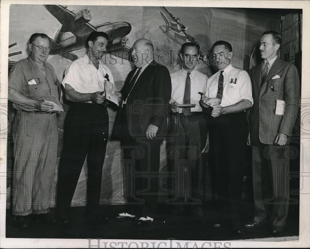 1944 Press Photo Fisher Aircraft Co, Baranske,Mintz,Gleason,Foder,Machi,Lynch - Historic Images