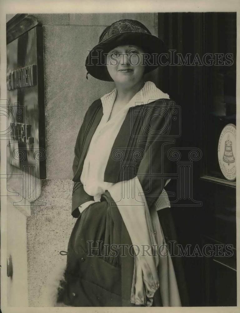 1923 Press Photo Mrs. Muriel Boggs Occupant of Plane Rescued - Historic Images