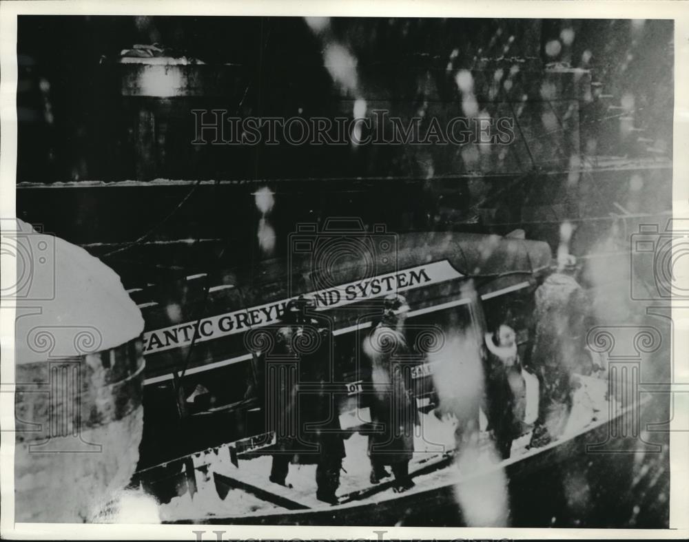 1935 Press Photo Bus Accident Near Hofewell - Historic Images