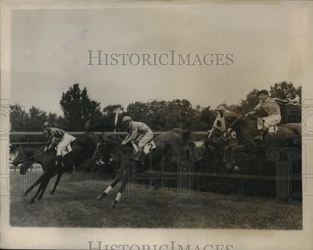 1937 Press Photo St Jude Steeplechase at Saratoga Springs 1st Jump - Historic Images