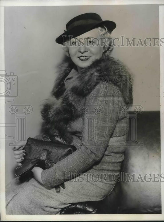 1935 Press Photo Mrs Hannah Gruber Medoff of NYC gets $150,000 legacy - Historic Images