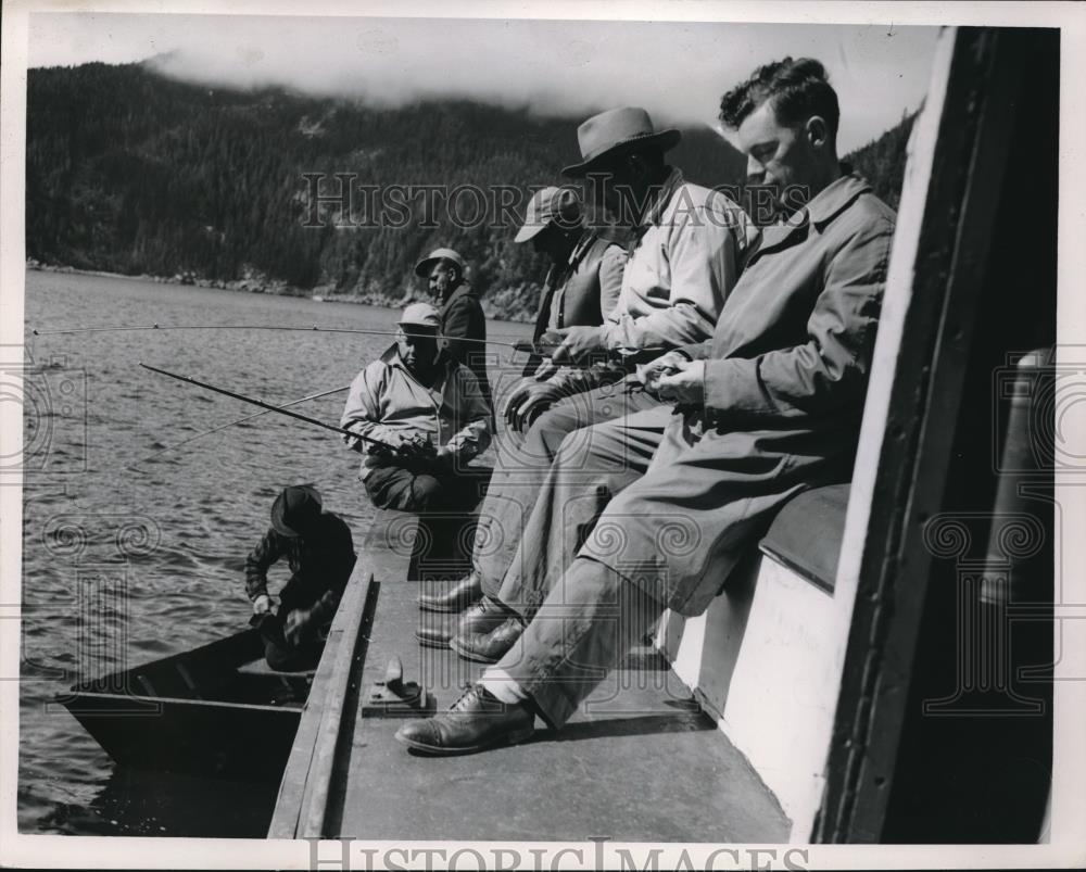 Press Photo Fishing for Sea bass frank scheleuniger, Eddie Painton Ernest - Historic Images