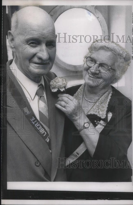 1957 Press Photo NYC, Mrs Anna Lambert & husband Camille arrive from France - Historic Images