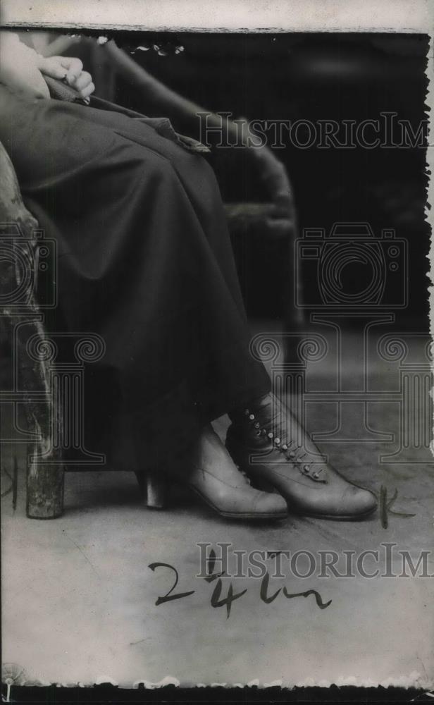 1923 Press Photo Woman Wears Vera Stedman Boots - Historic Images