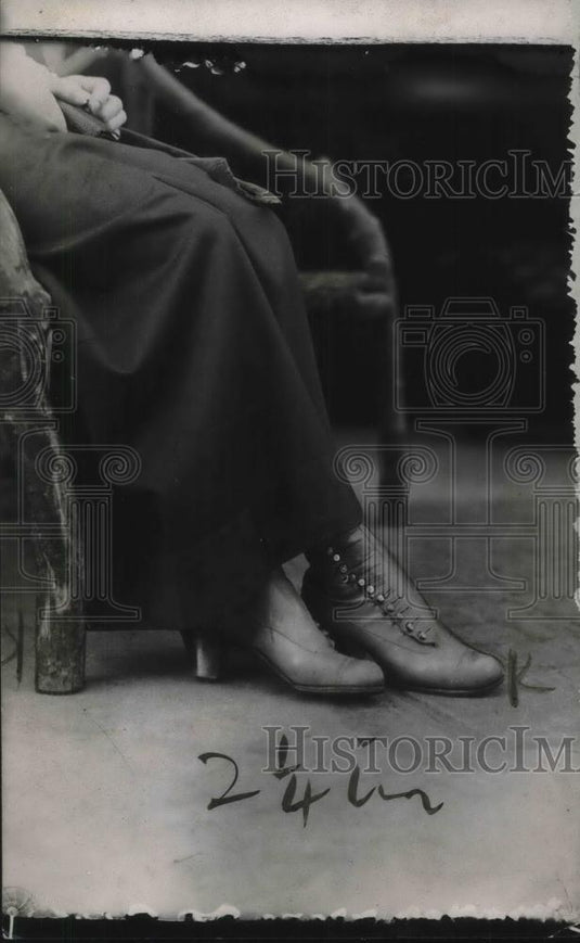 1923 Press Photo Woman Wears Vera Stedman Boots - Historic Images