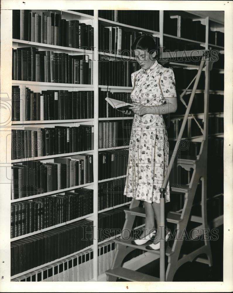 1938 Press Photo Mrs Ickes in a library on a set of steps - Historic Images