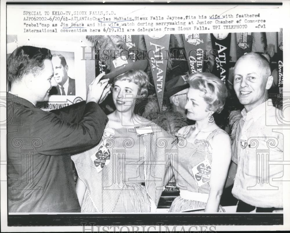 1961 Press Photo Atlanta, Ga Charles Mulhair &amp; wife, Jim Beack, Jr Chamber of Co - Historic Images