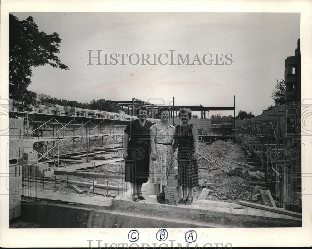 1959 Press Photo Our Lady Church in Cleveland, Mrs Axoratis, Mrs Zak,Mrs Karmesi - Historic Images