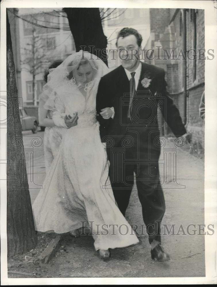 1955 Press Photo London,England Magaret A Hughes wes Cpl Donald Anderson - Historic Images