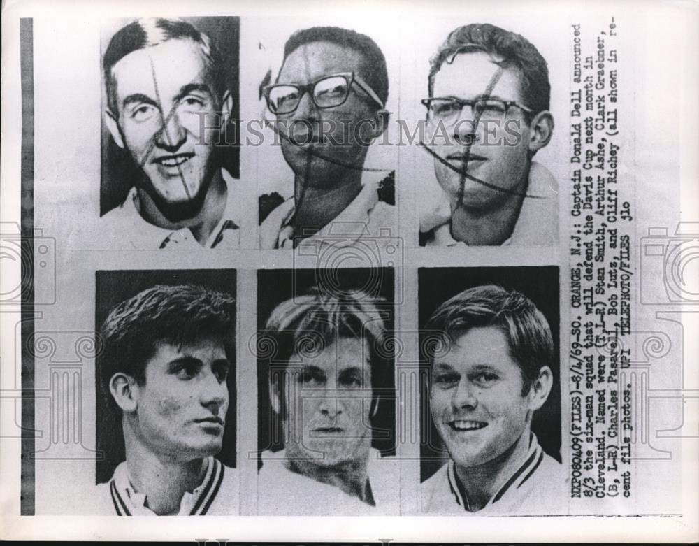 1969 Press Photo Captain Donald Dell Announces Team Members - Historic Images