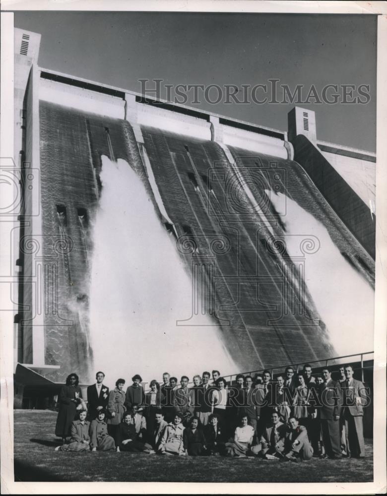 1952 Press Photo Group of Students Visit Shasta Dam - Historic Images