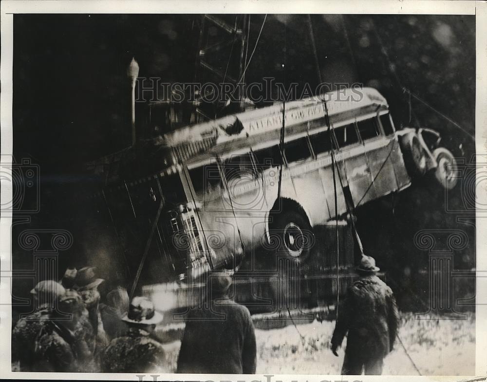 1935 Press Photo View Of Two Exterior Bus Being Taken From River - Historic Images