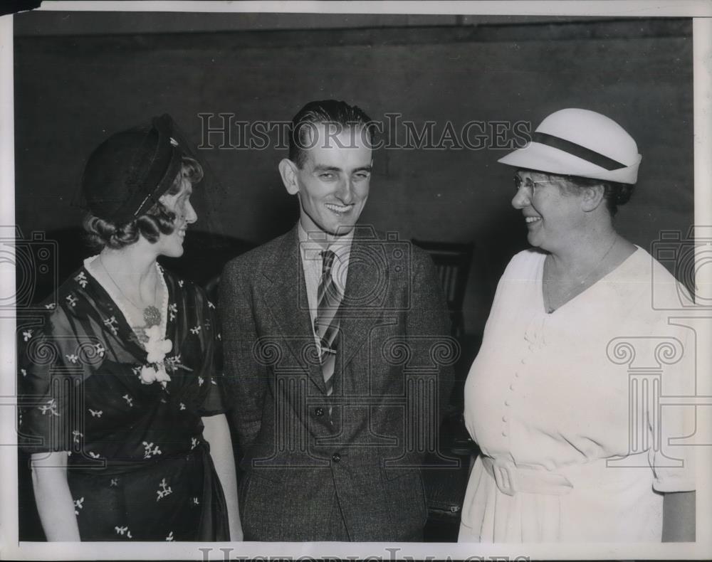 1937 Press Photo Everett Lane,Mrs. Helen Hicks &amp; Catherine Schene Recent Winner - Historic Images