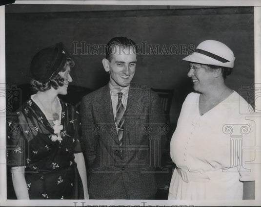 1937 Press Photo Everett Lane,Mrs. Helen Hicks & Catherine Schene Recent Winner - Historic Images