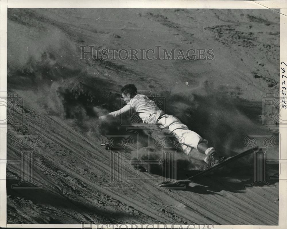 1939 Press Photo Don Smith One Of The Hundreds Of Ski Enthusiasts Ski Jumping - Historic Images