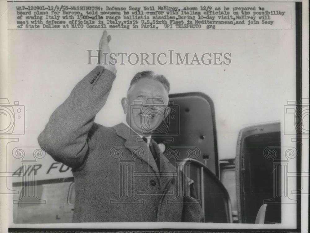 1958 Press Photo Defense Secretary Neil McElroy Boarding Plane for Europe - Historic Images
