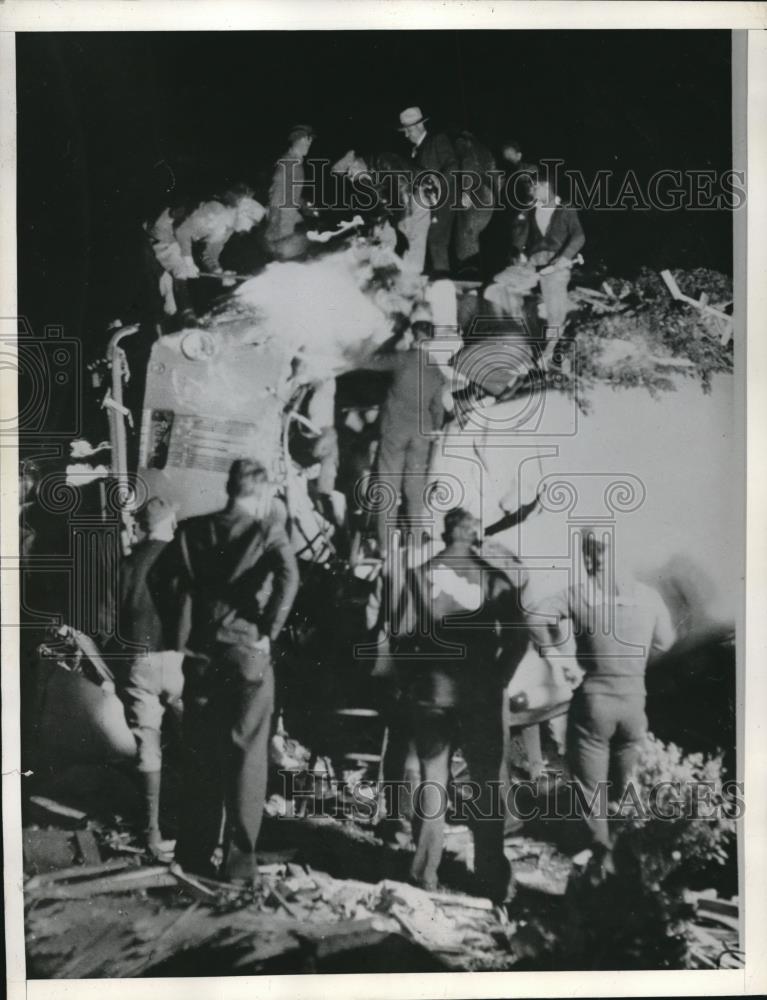 1936 Press Photo Runaway truck hits Los Angeles Bus, killing 3 - Historic Images